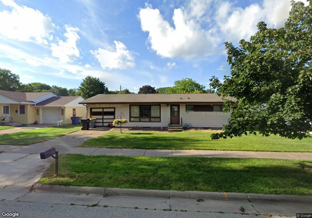 318 N 3rd St, La Crescent, MN 55947 - photo 1