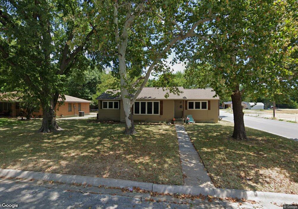 1102 Hillcrest Blvd, Gainesville, TX 76240 - photo 1