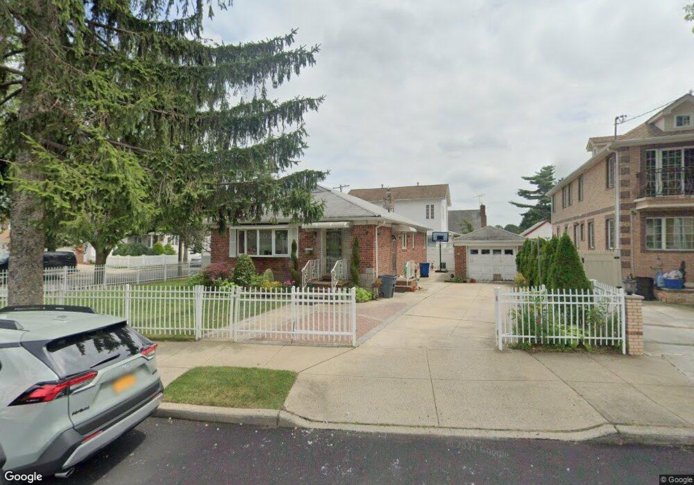 26318 E Williston Ave, Floral Park, NY 11001 - photo 1