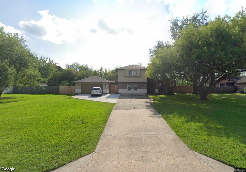 1302 Sunset Dr, Friendswood, TX 77546 - photo 1