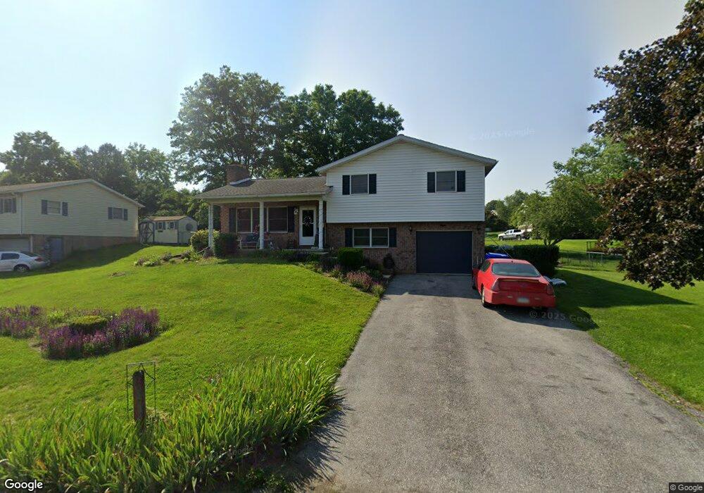 137 Jameslee Dr, Chambersburg, PA 17202 - photo 1