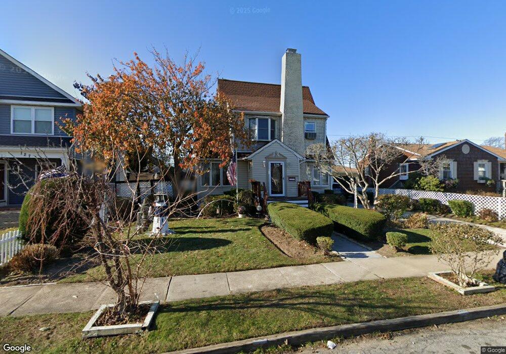 125 Deauville Pkwy, Lindenhurst, NY 11757 - photo 1