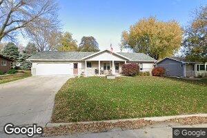 315 1st St, Hull, IA 51239