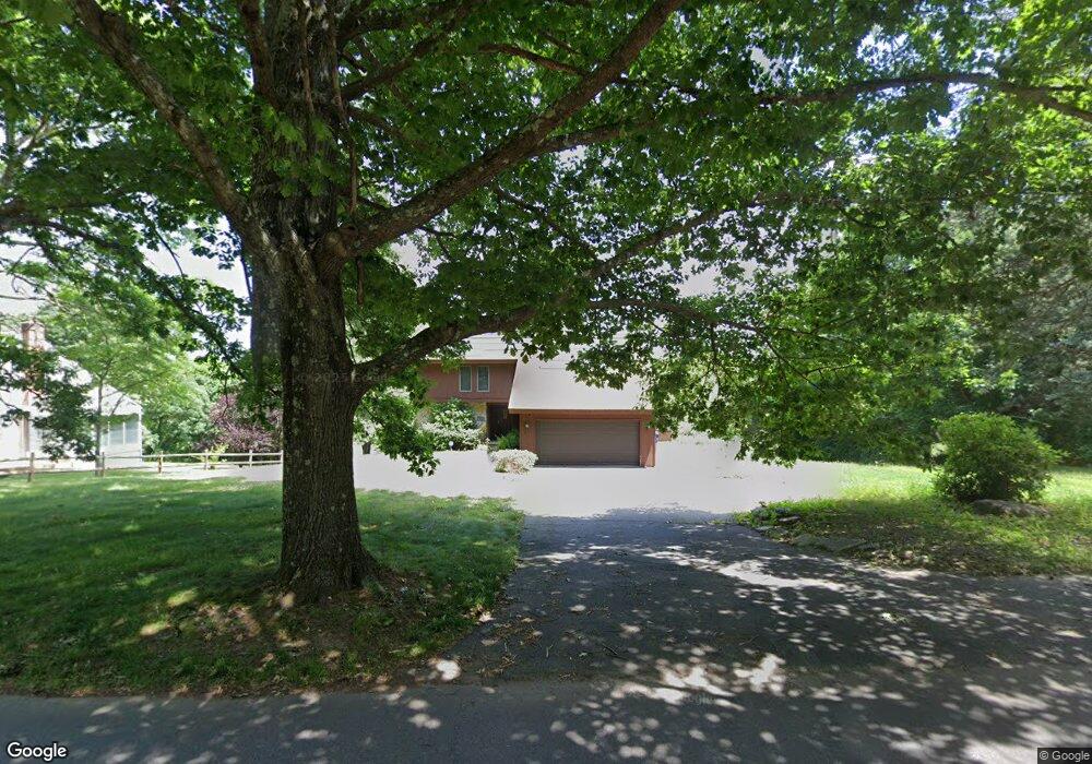 240 Duncaster Rd, Bloomfield, CT 06002 - photo 1