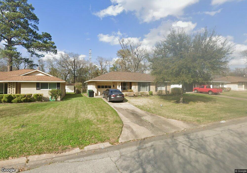 1210 W 31st St, Houston, TX 77018 - photo 1