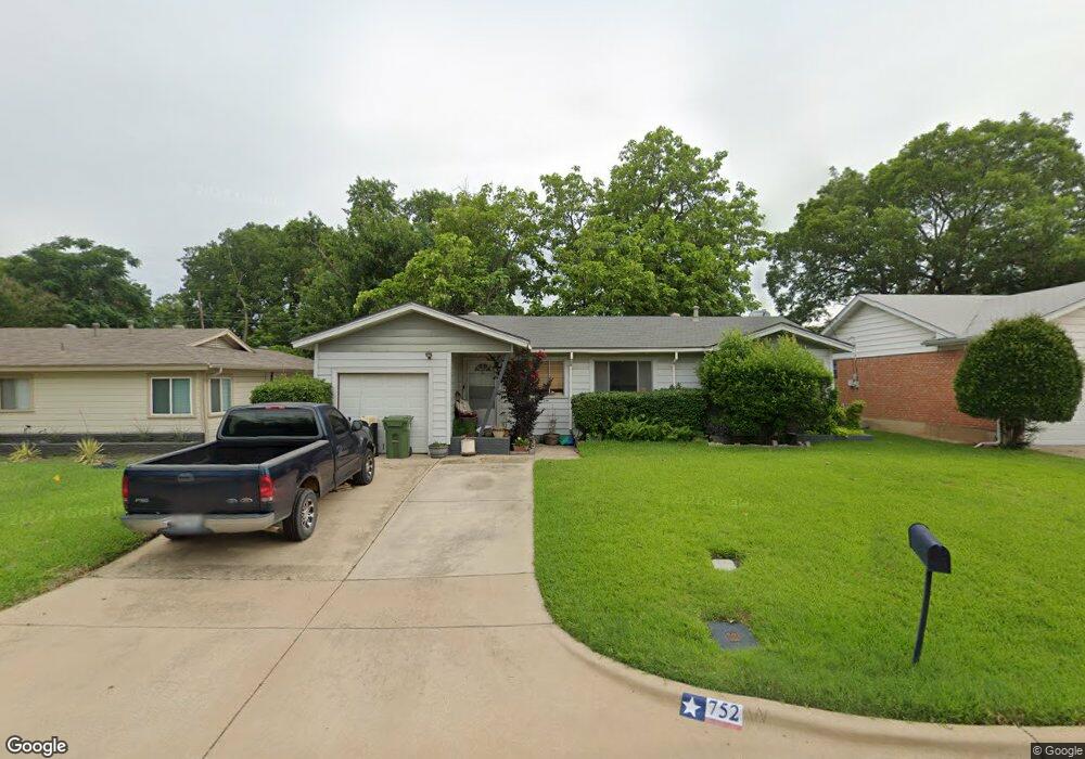 752 Henson Dr, Hurst, TX 76053 - photo 1