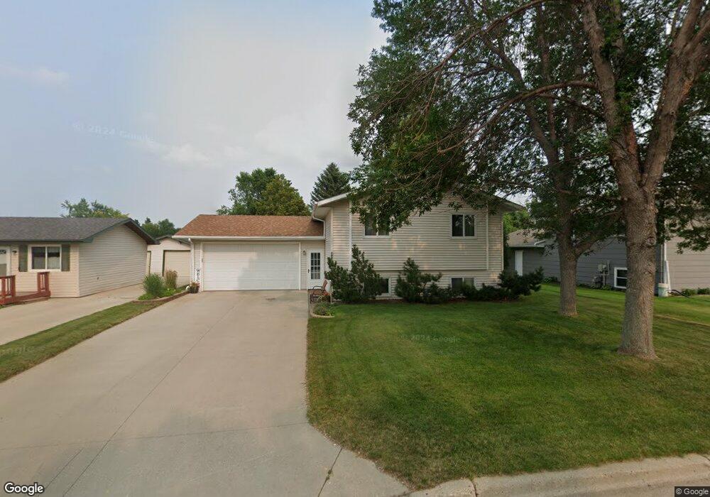 1421 14th Ave SW, Jamestown, ND 58401 - photo 1