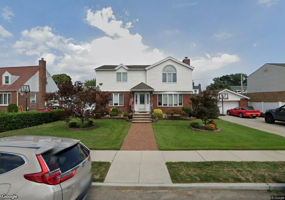 717 Park Ln S, Franklin Square, NY 11010 - photo 1