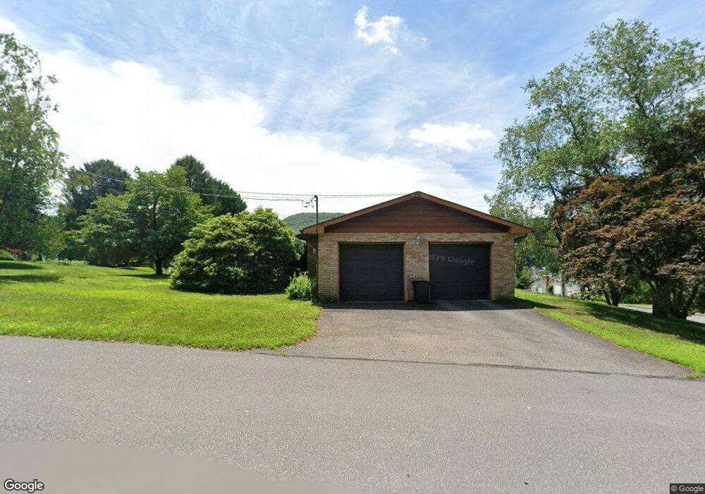 200 E Elm St, Tamaqua, PA 18252 - photo 1