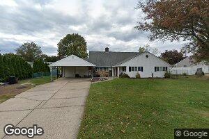 7 Foxglove Rd, Levittown, PA 19056