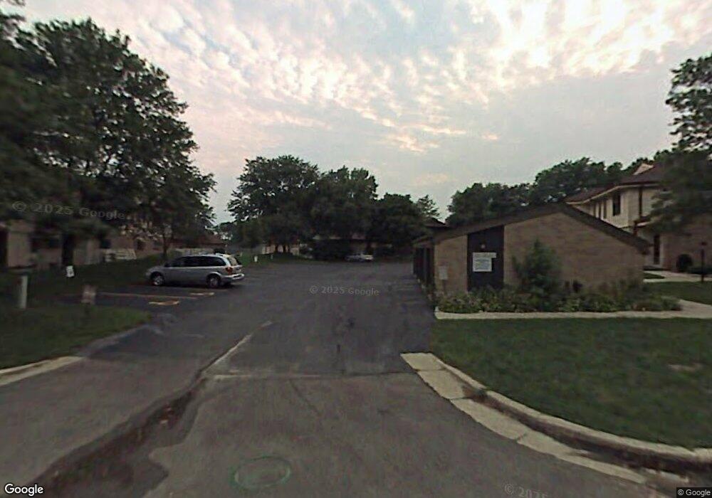 1725 S Carriage Ln unit A1, New Berlin, WI 53151 - photo 1