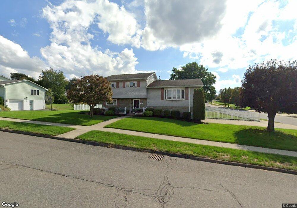 424 Shirley Ln, Dunmore, PA 18512 - photo 1