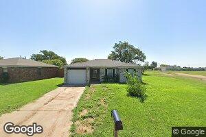 2600 Navasota Dr, Plainview, TX 79072