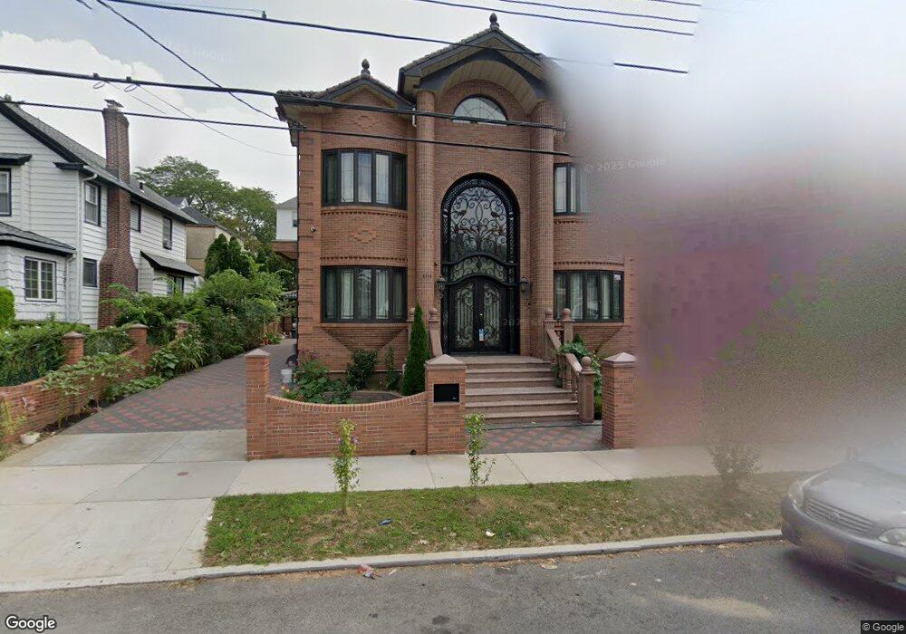 4555 158th St, Flushing, NY 11358 - photo 1