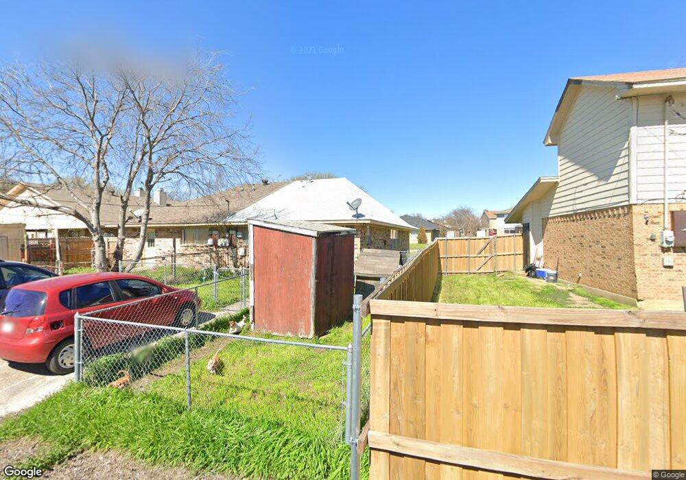 211 Christina Place, Grand Prairie, TX 75051 - photo 1