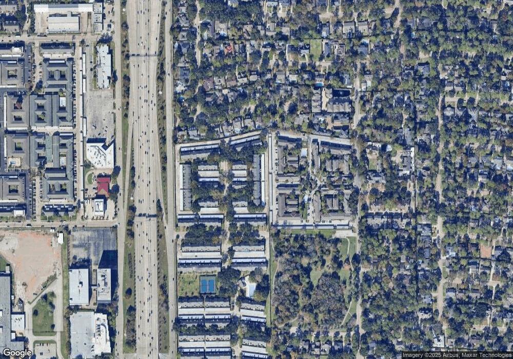 10200 Longmont Dr unit 44, Houston, TX 77042 - photo 1