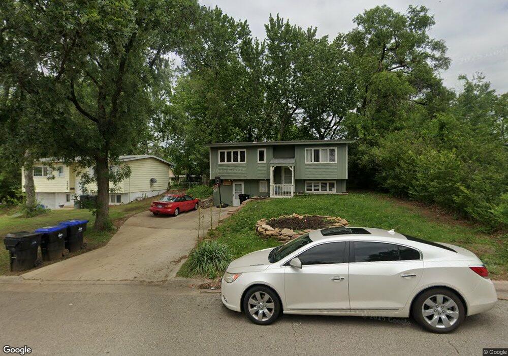 3530 SW Twilight Dr, Topeka, KS 66614 - photo 1