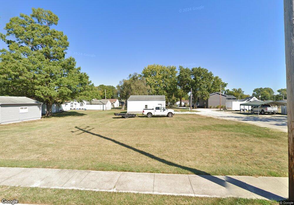 412 W Temple Ave, Effingham, IL 62401 - photo 1