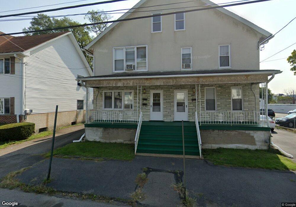 125 S Hyde Park Ave, Scranton, PA 18504 - photo 1