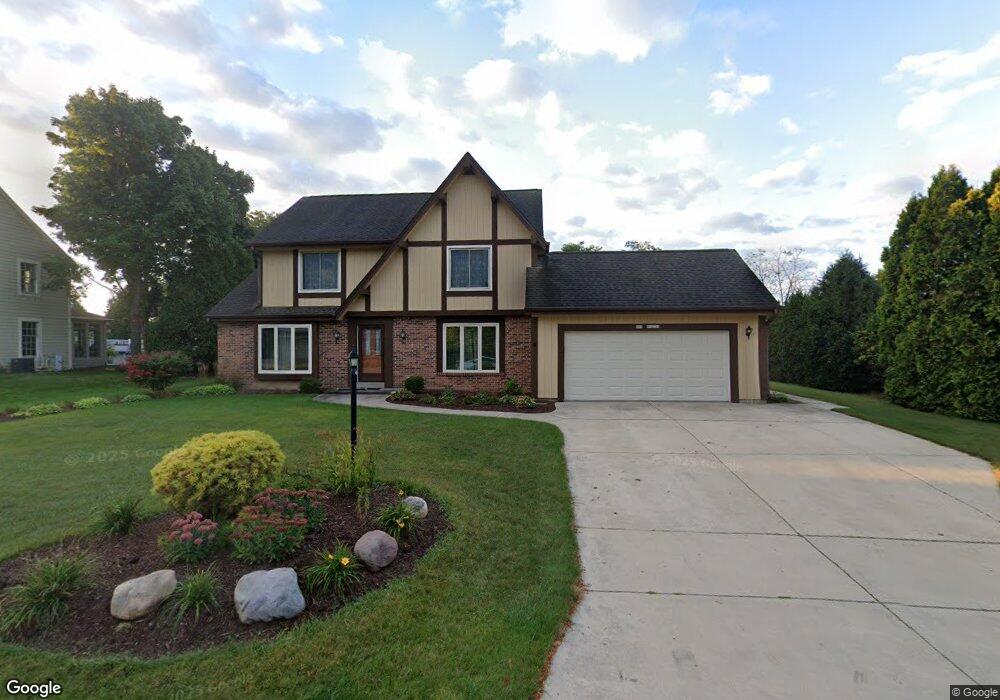 N77W16233 Overlook Dr, Menomonee Falls, WI 53051 - photo 1