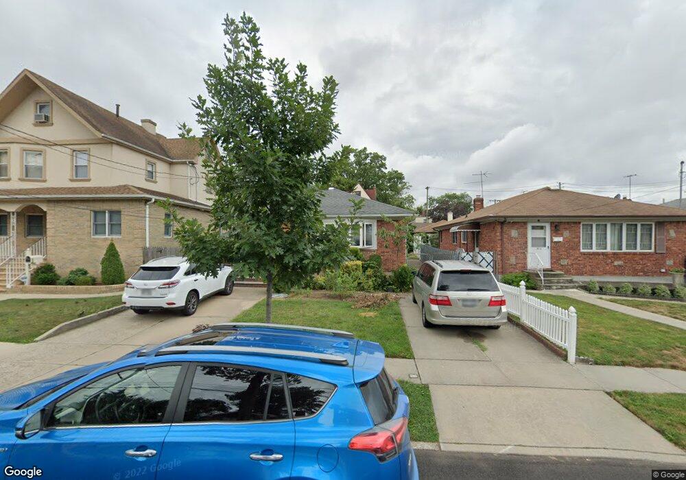 Bay Terrace Cooperative Section X unit 2D, Bayside, NY 11360 - photo 1