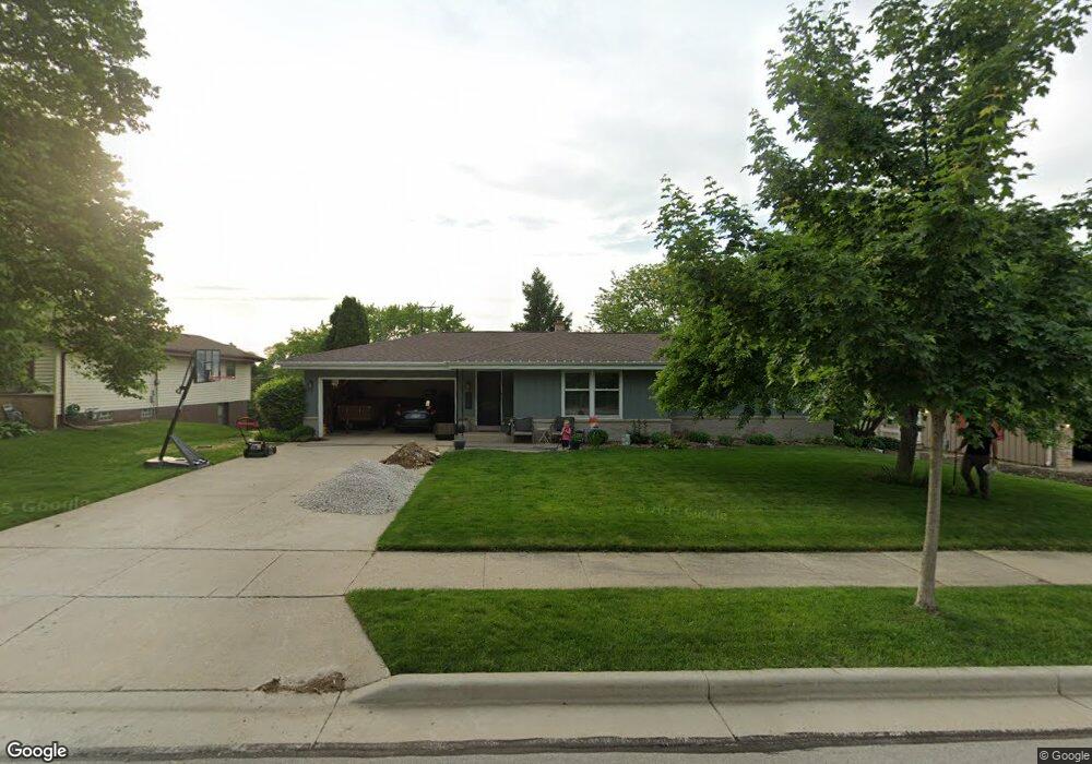 1950 Rambling Rose Rd, Waukesha, WI 53186 - photo 1