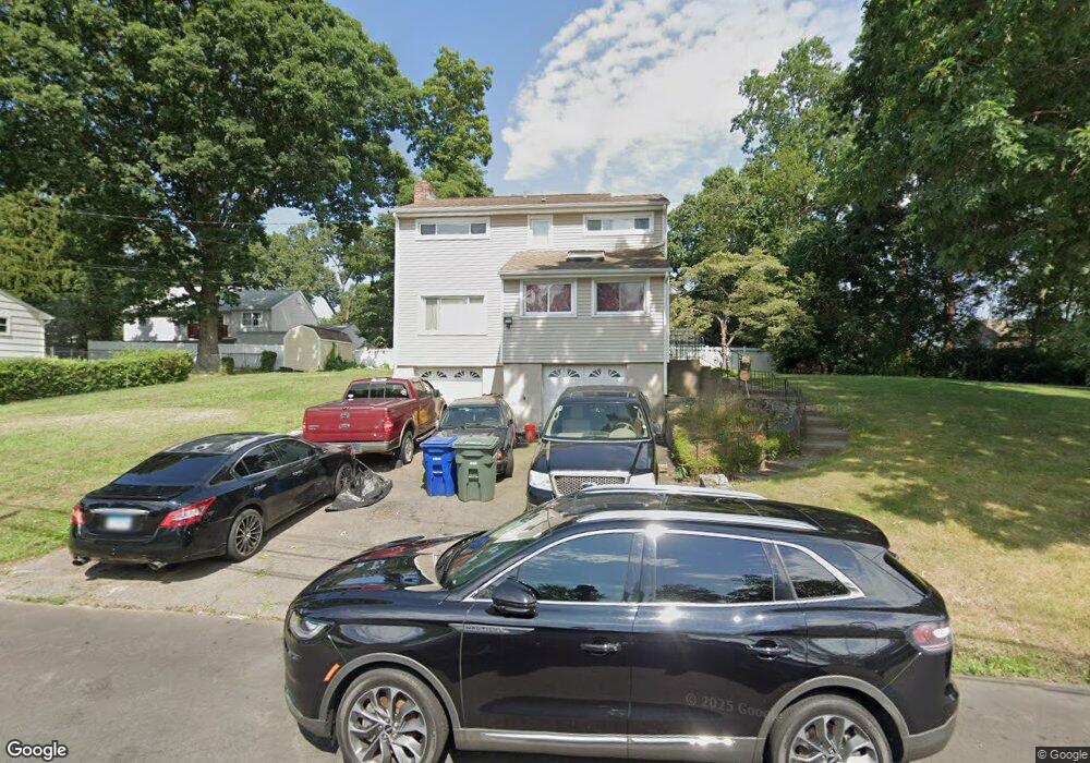 120 Macon Dr, Bridgeport, CT 06606 - photo 1