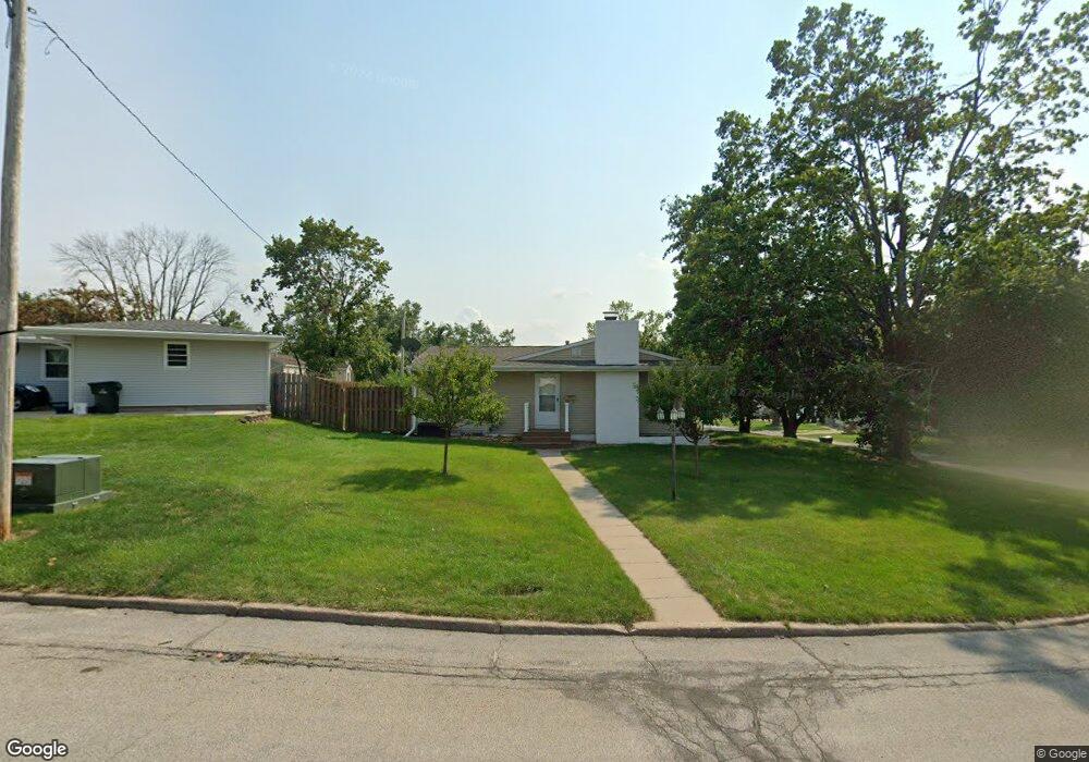 1114 Crestview Dr SE, Cedar Rapids, IA 52403 - photo 1