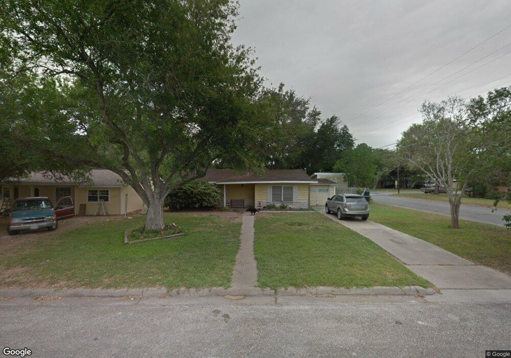 1000 E Randall St, Beeville, TX 78102 - photo 1