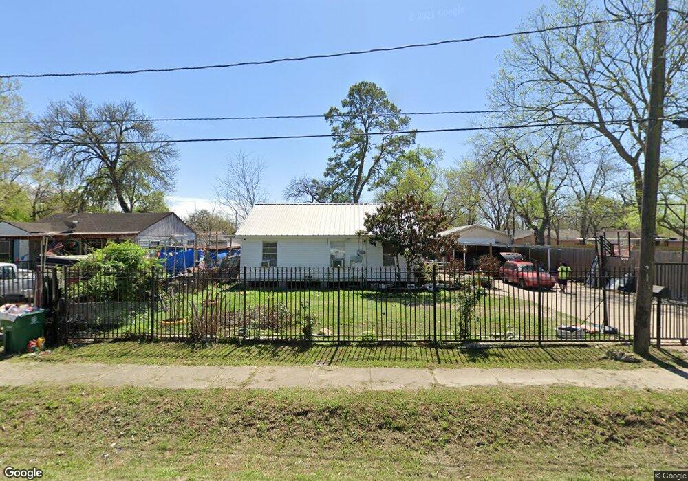 214 Garrotsville St, Houston, TX 77022 - photo 1