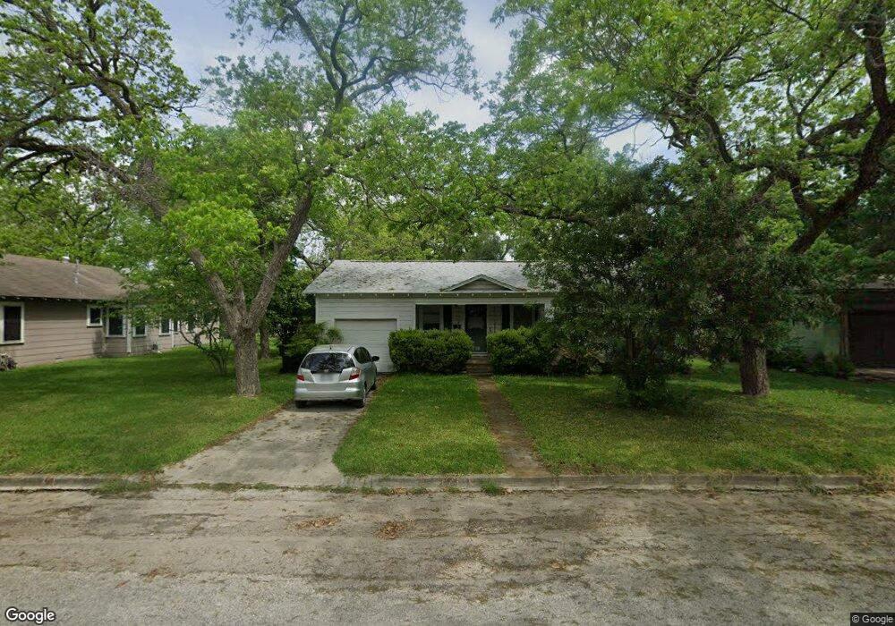 710 E Krezdorn St, Seguin, TX 78155 - photo 1