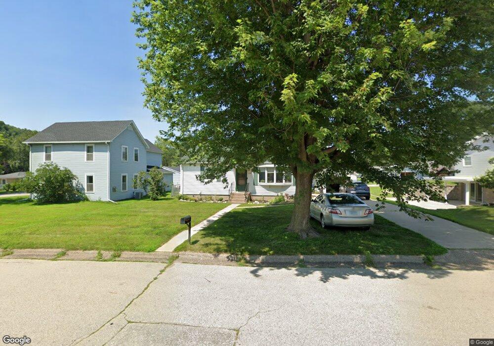 528 S 4th St, La Crescent, MN 55947 - photo 1