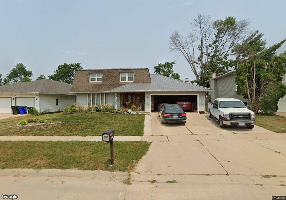 3700 Sue Ln NW, Cedar Rapids, IA 52405 - photo 1