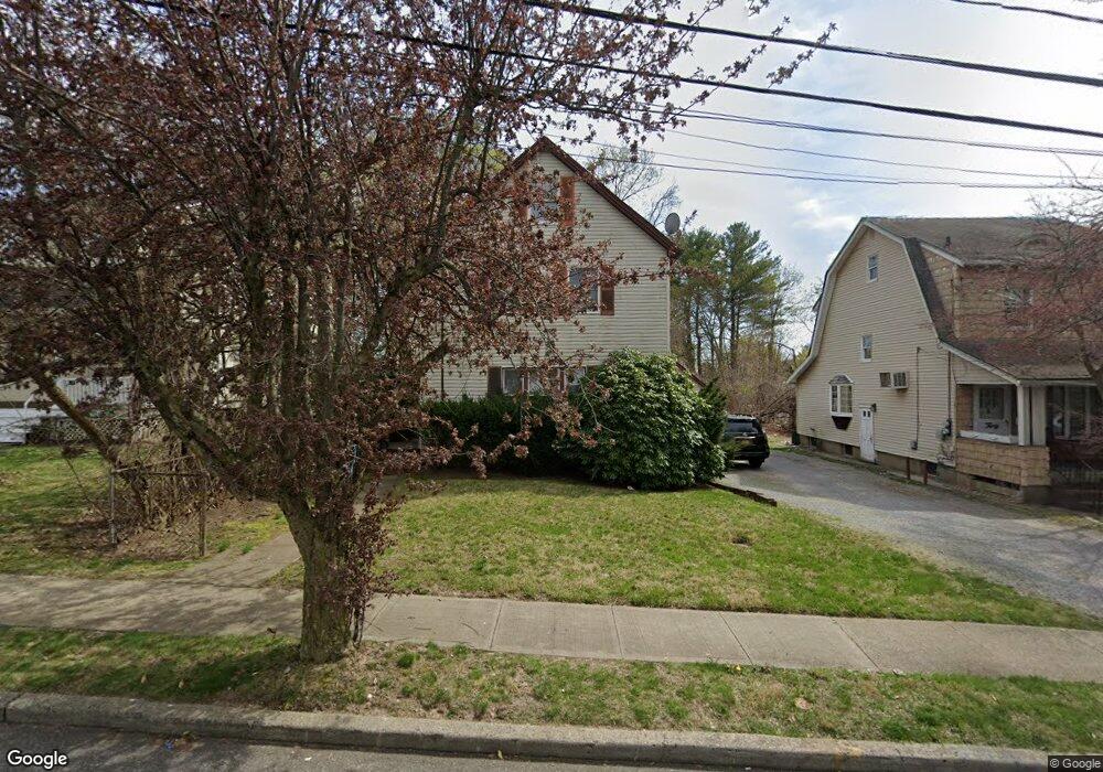 24 Dennis St, Manhasset, NY 11030 - photo 1