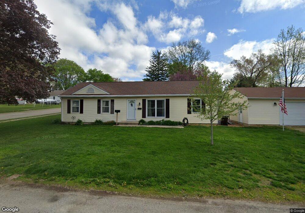 200 Williamette Ave, Lincoln, IL 62656 - photo 1