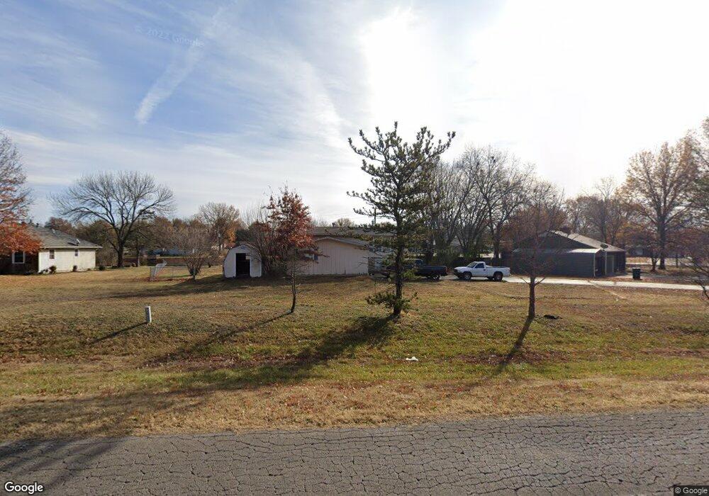 605 Willowbrook Rd, Parsons, KS 67357 - photo 1