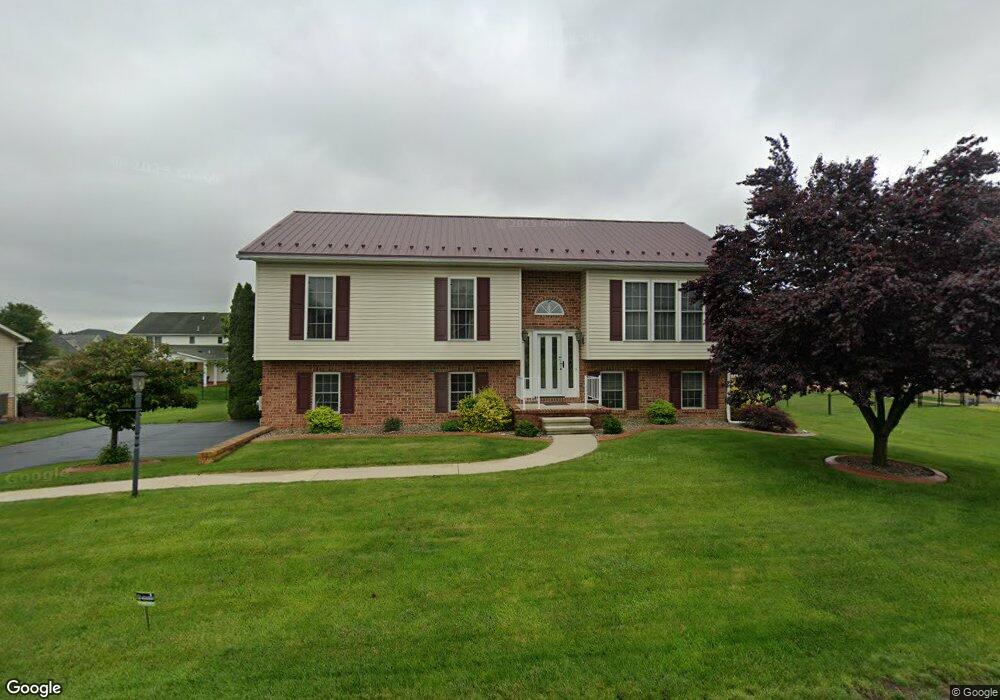 304 Sue Linn Dr, Chambersburg, PA 17201 - photo 1