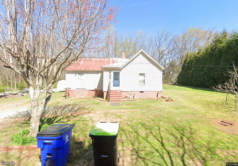 204 Craven St, Siler City, NC 27344 - photo 1