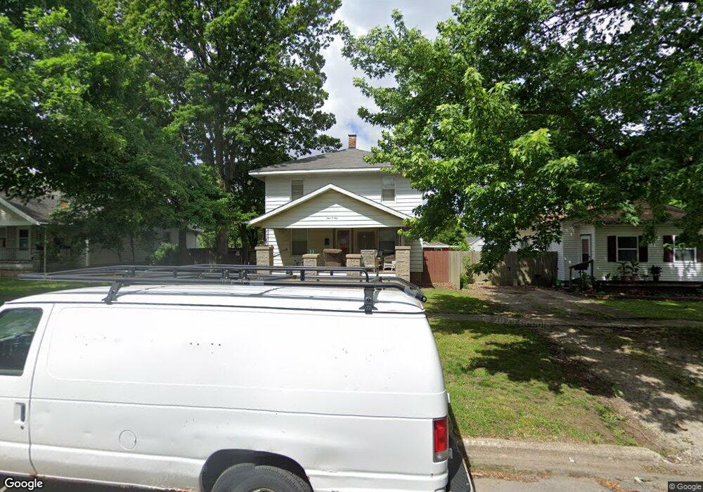 909 N 10th St, Mattoon, IL 61938 - photo 1