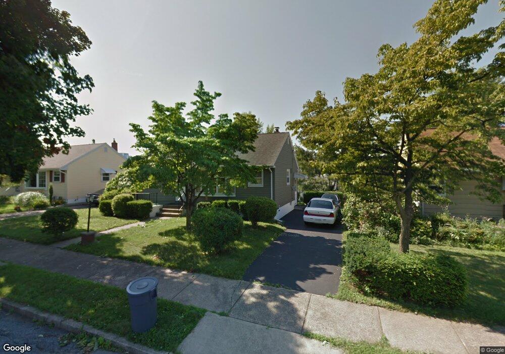 1559 Eastwood Dr, Bethlehem, PA 18018 - photo 1