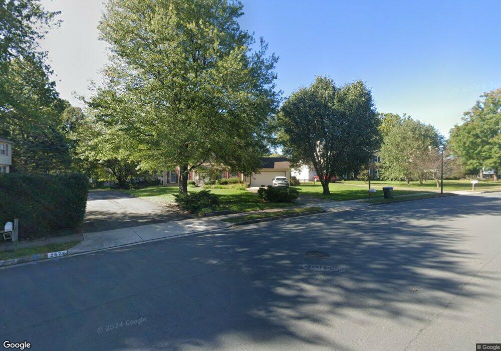 2572 Viking Dr, Herndon, VA 20171 - photo 1