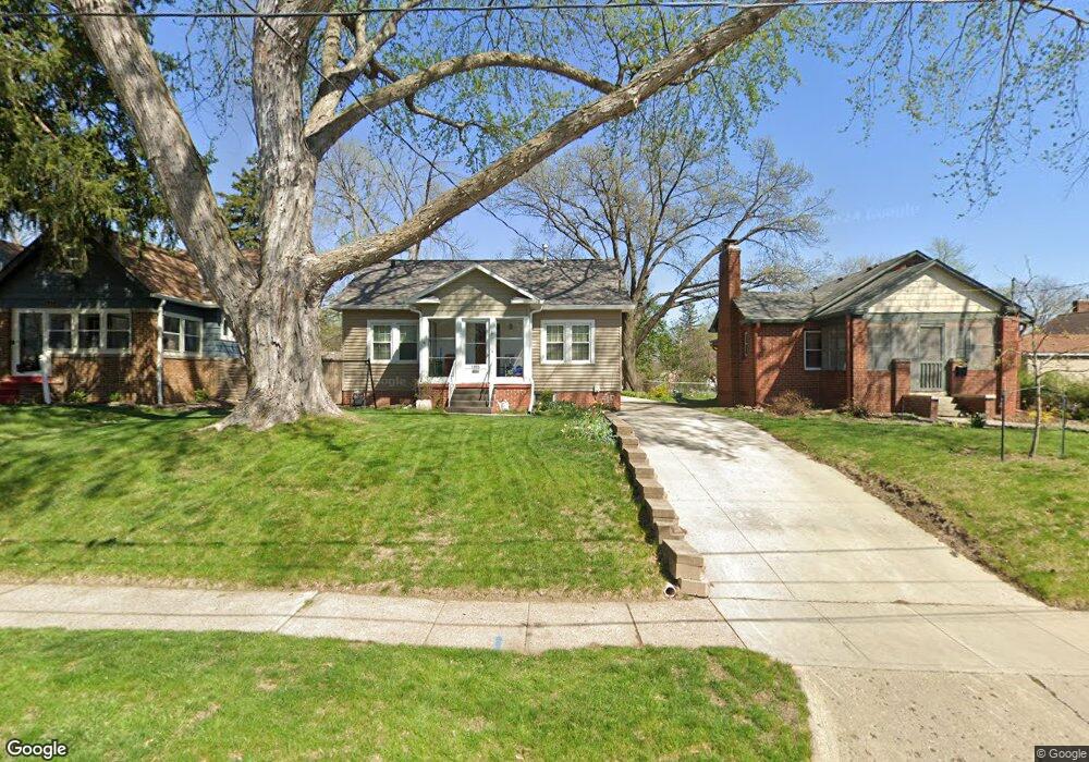 1915 39th St, Des Moines, IA 50310 - photo 1