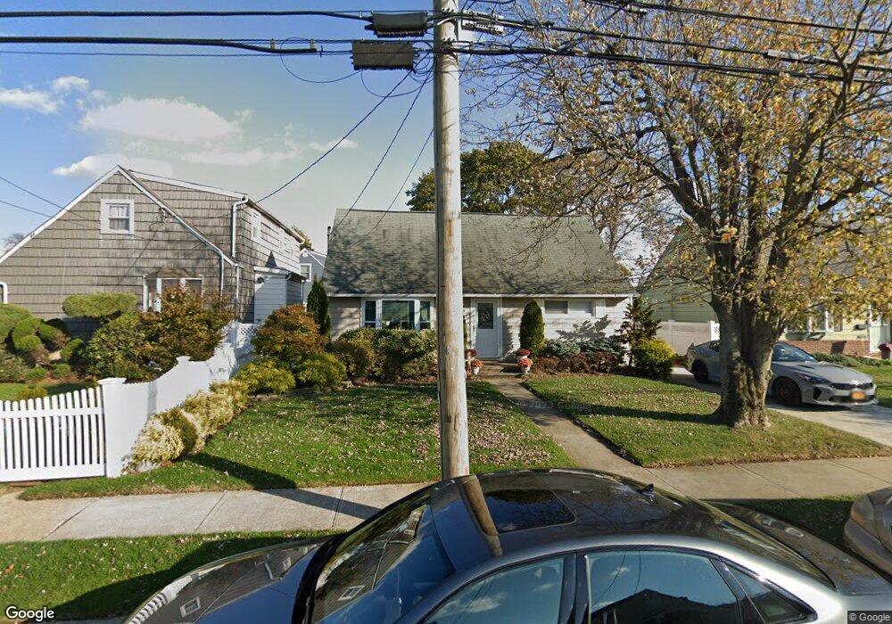 3075 Roxbury Rd, Oceanside, NY 11572 - photo 1