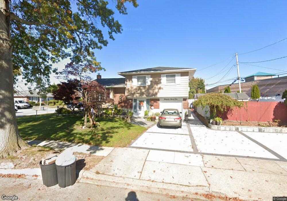 3695 Courtney Ln, Bethpage, NY 11714 - photo 1