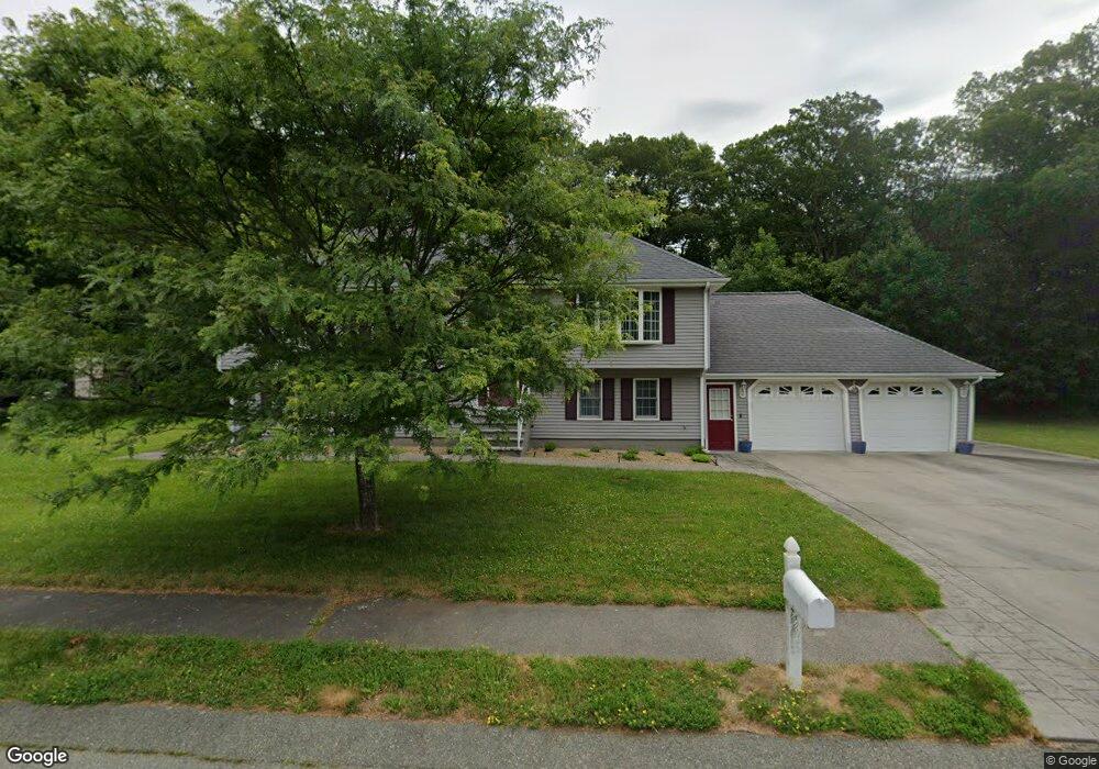 4 Robin Rd, Whitman, MA 02382 - photo 1