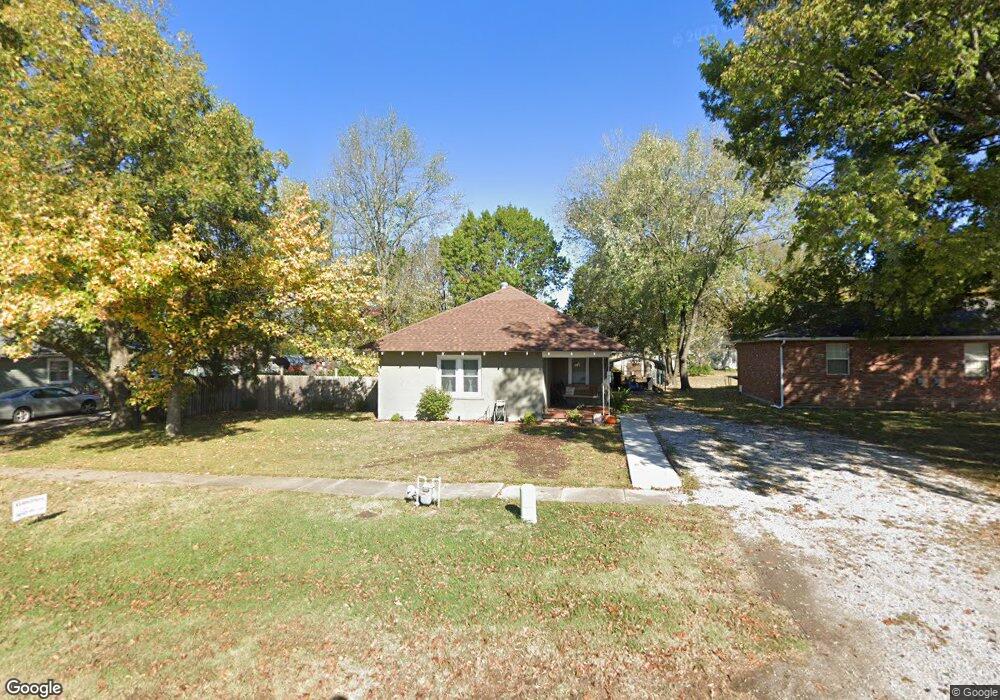 215 E 4th St, Altamont, KS 67330 - photo 1