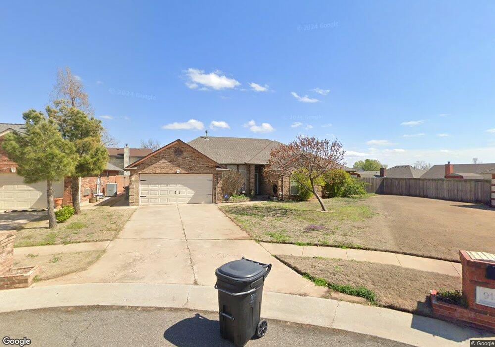916 NE 25th Ct, Moore, OK 73160 - photo 1