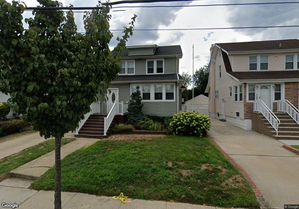 130 Lyon Place unit 2, Lynbrook, NY 11563 - photo 1