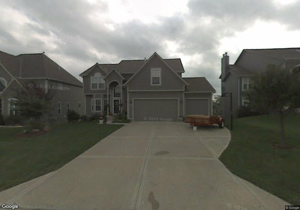 5619 Theden St, Shawnee, KS 66218 - photo 1