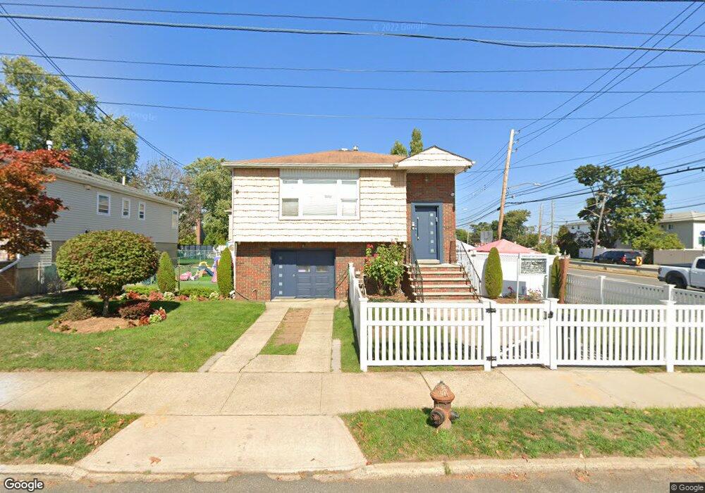 323 Montreal Ave, Staten Island, NY 10306 - photo 1